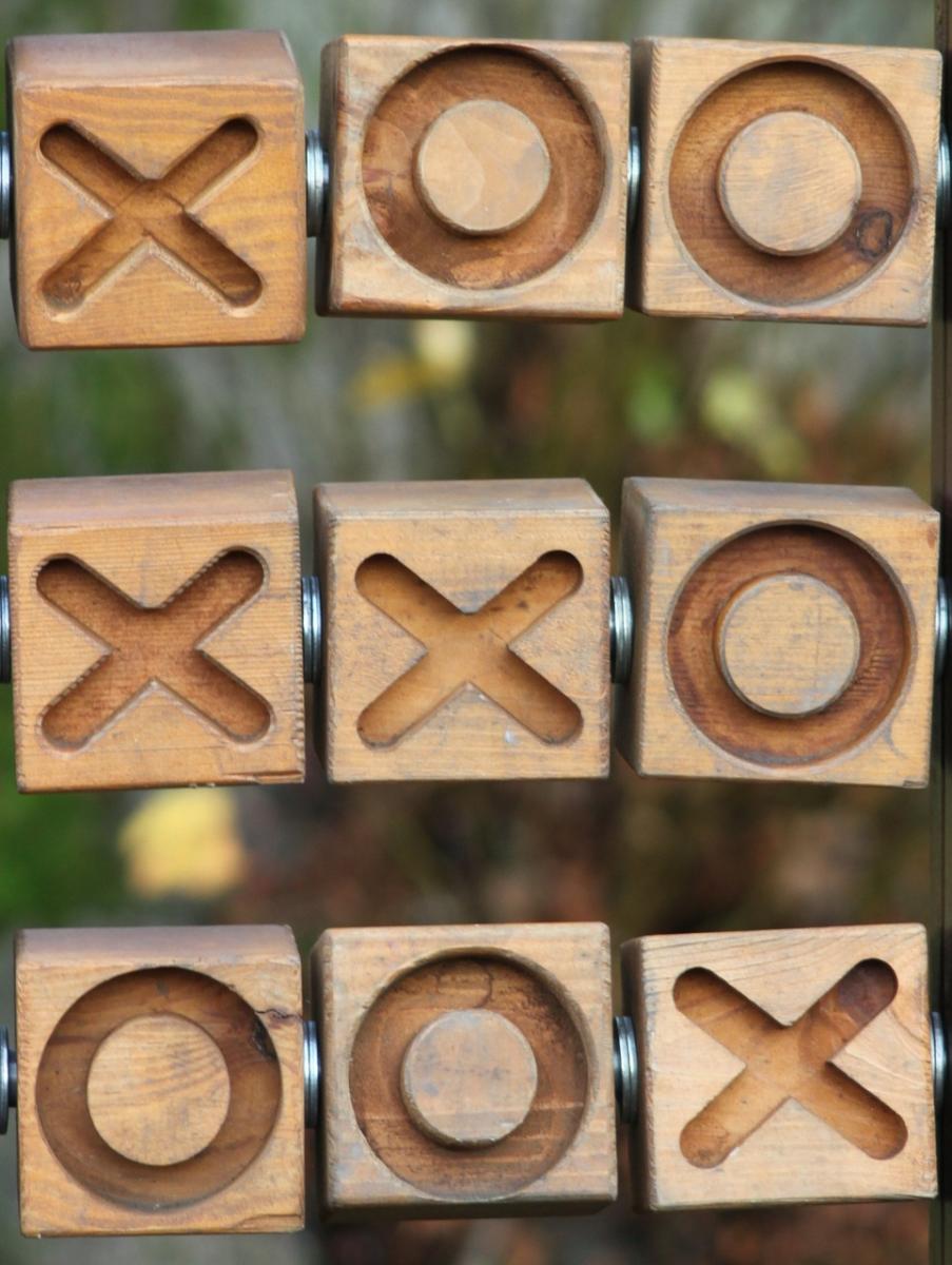 Noughts and crosses in grammar lessons